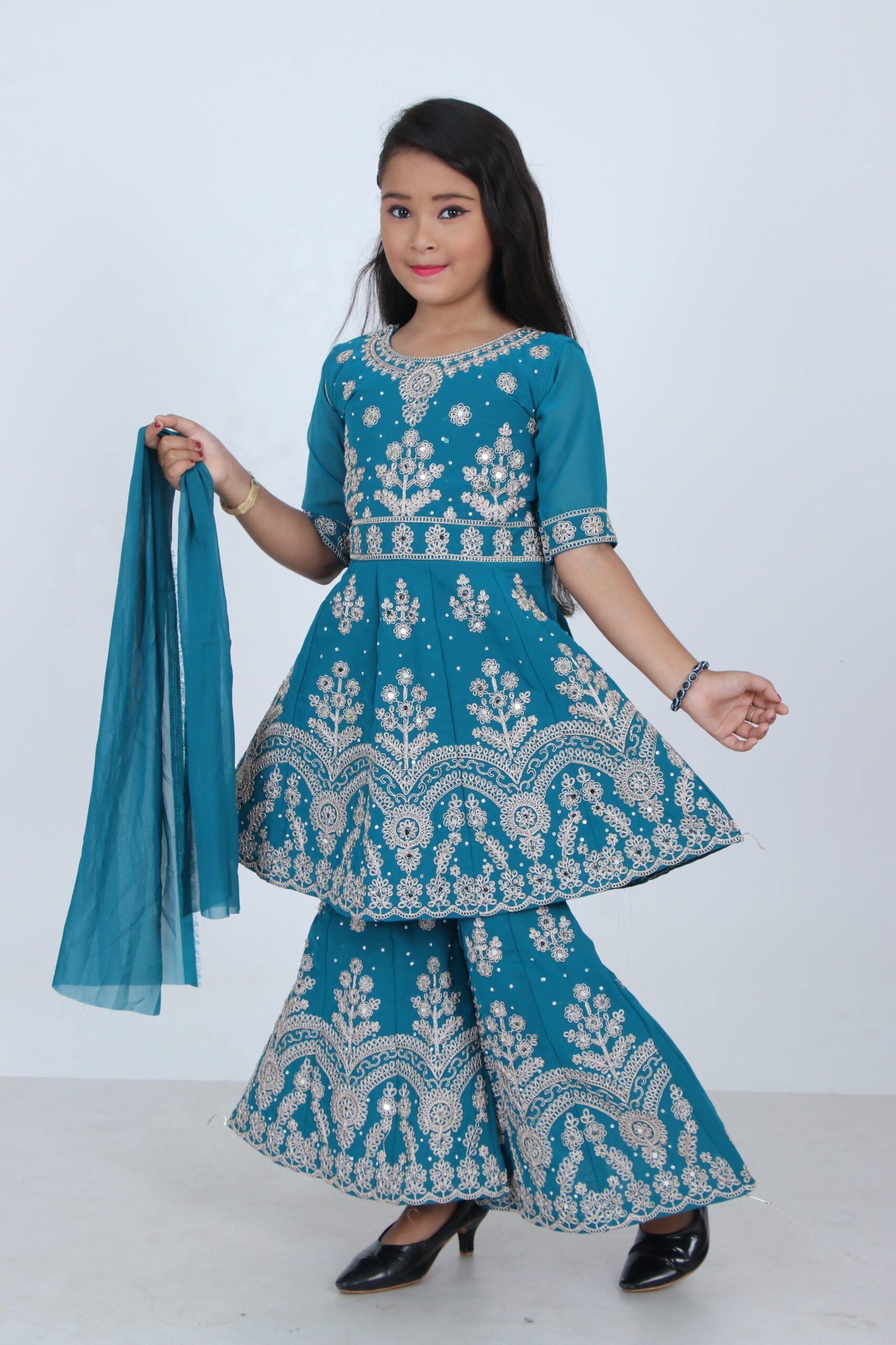 Girls Teal Embroidered Ethnic Set Green Dupatta - Image 2