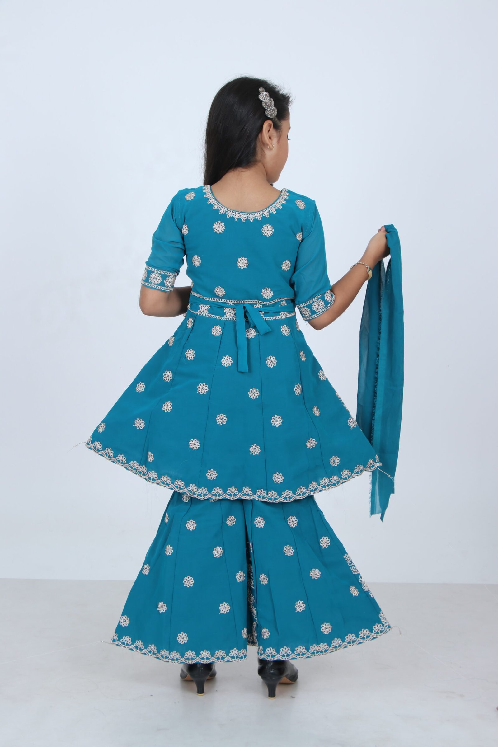 Girls Teal Embroidered Ethnic Set Green Dupatta - Image 3
