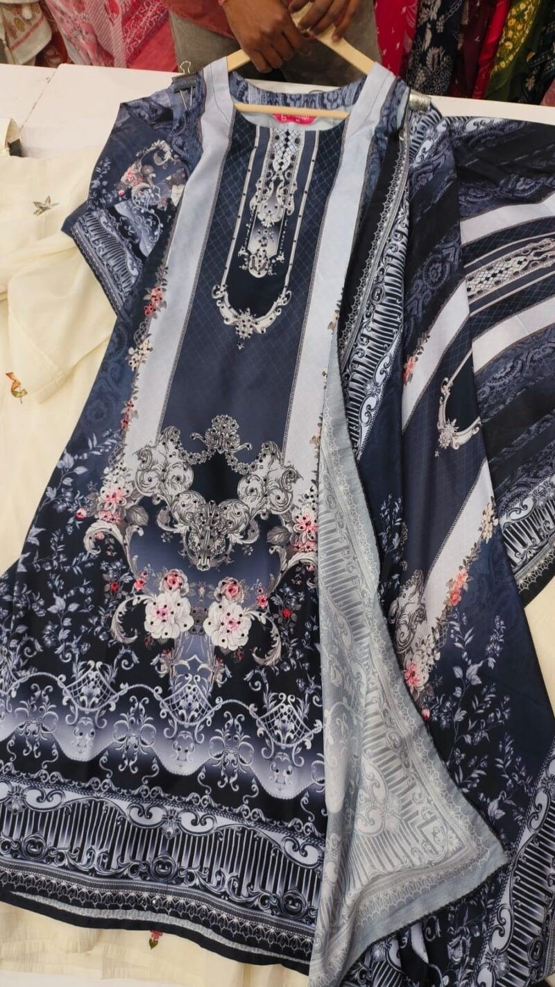 Alternative view of Large Size Women Set dress