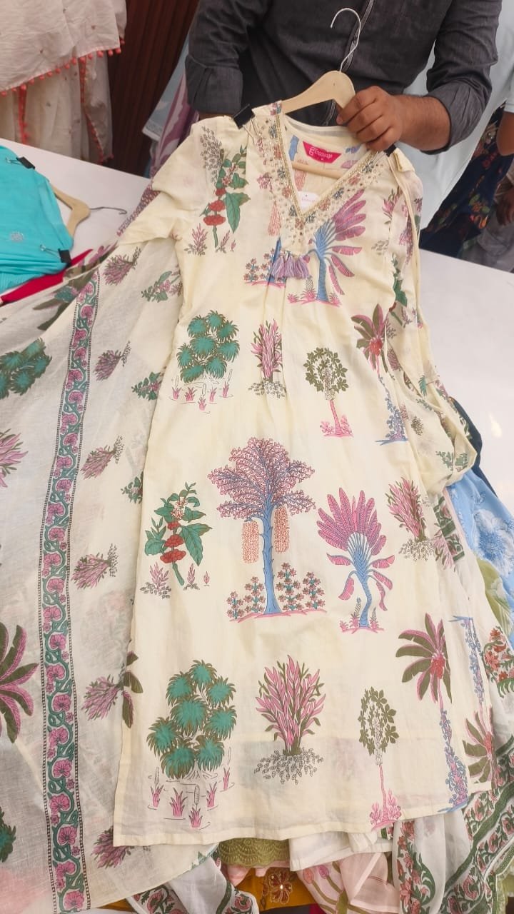 Alternative view of women printed Dress white